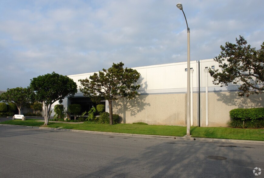 More Photos Of 17902 Georgetown Ln, Huntington Beach Warehouse For Lease