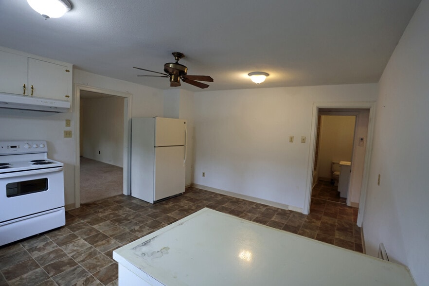 More Photos Of 328 Pioneer St, Ridgefield General Retail For Sale