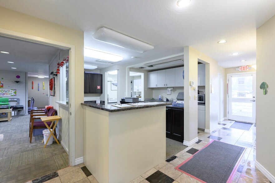 More Photos Of 504 Villa Rd, Newberg Medical For Sale