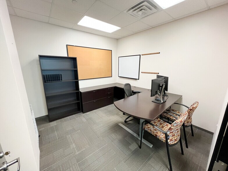 More Photos Of 303 Veterans Airpark Ln, Midland Office For Lease