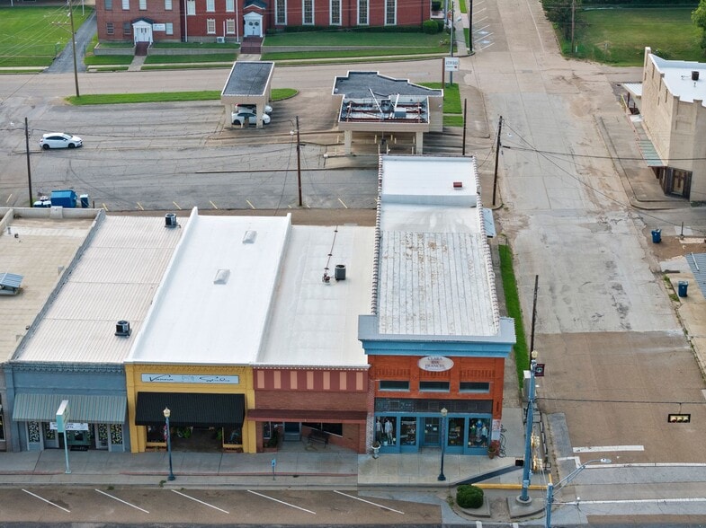 More Photos Of 219 N Main St, Winnsboro Storefront For Sale