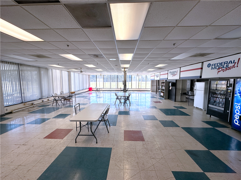 More Photos Of 9104 Alex Harvin Hwy, Summerton Manufacturing For Sale