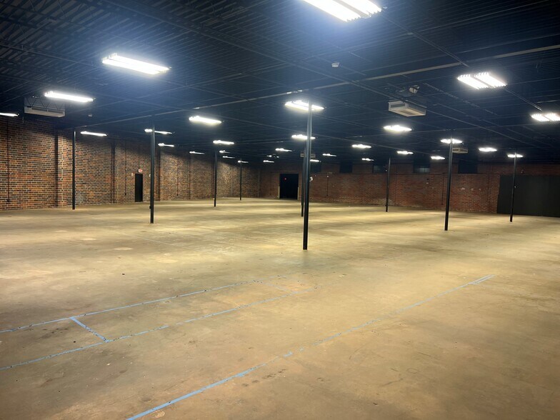 More Photos Of 5706 New Peachtree Rd, Chamblee Light Manufacturing For Sale