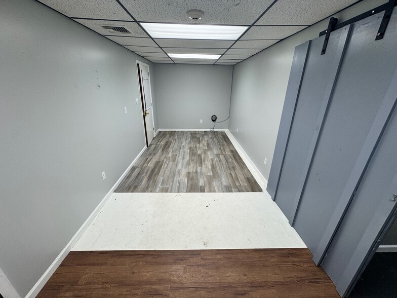 More Photos Of 132 Main St, Southington Bank For Lease