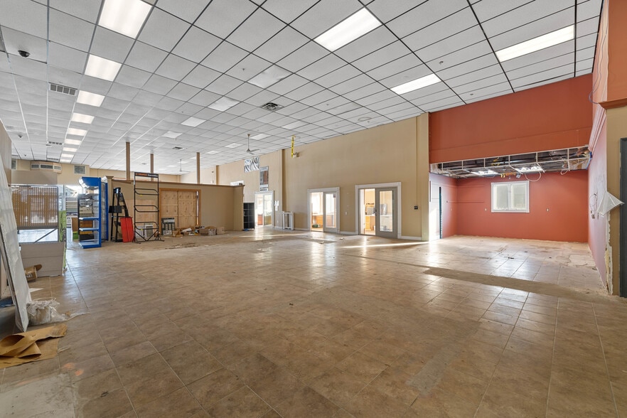 More Photos Of 45 Richards Grove Rd, Quaker Hill Service For Sale