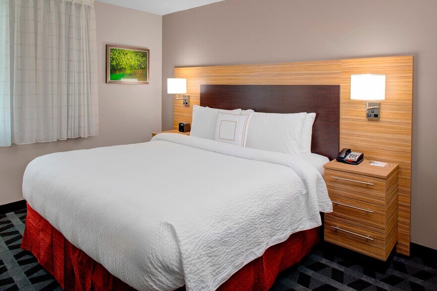 More Photos Of 415 7th St, Parkersburg Hotel For Sale