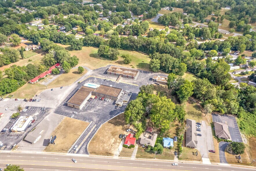 More Photos Of 1213 E Wood St, Paris Apartments For Sale