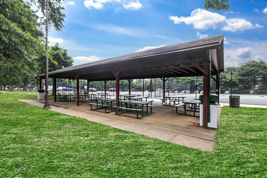 More Photos Of 5055 Seminary Rd, Alexandria Apartments For Lease