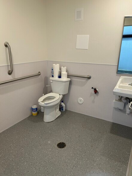 More Photos Of 1908 N 200 E, Spanish Fork Self Storage For Lease