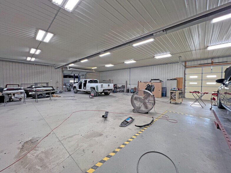 More Photos Of 1360 W Market St, Red Bud Industrial For Sale