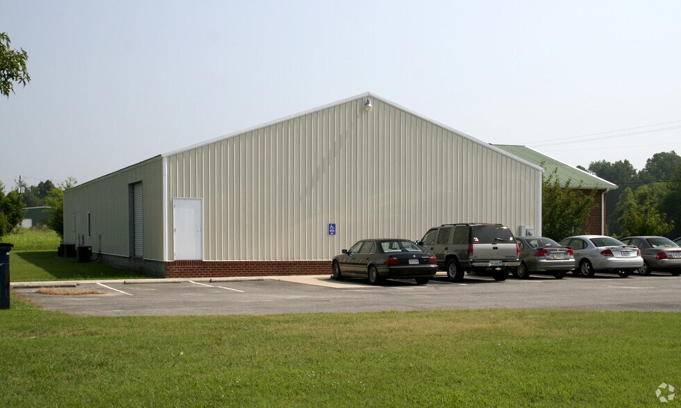 More Photos Of 20173 IWIP Rd, Smithfield Flex For Sale