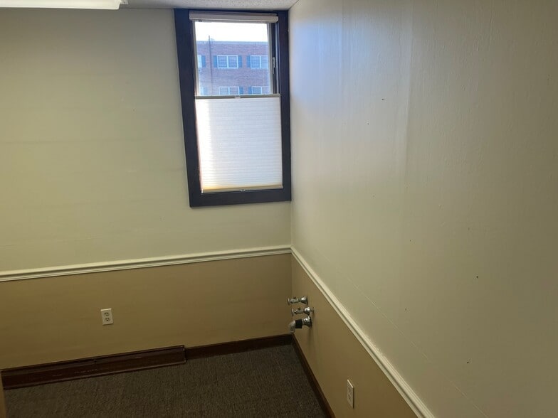 More Photos Of 1012 W Fairchild St, Danville Office For Sale