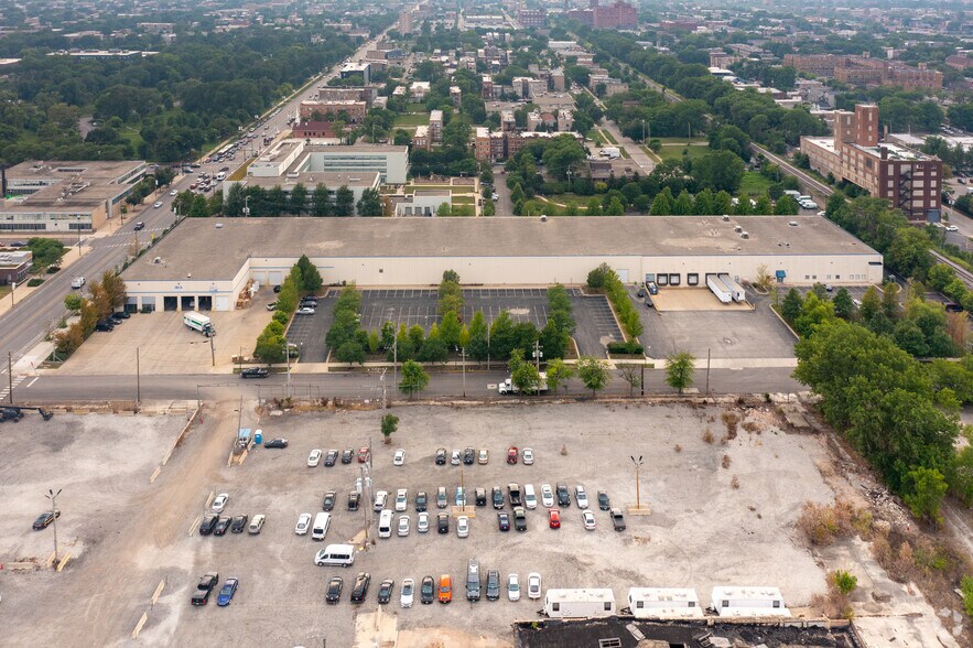 More Photos Of 2700 W Roosevelt Rd, Chicago Distribution For Lease