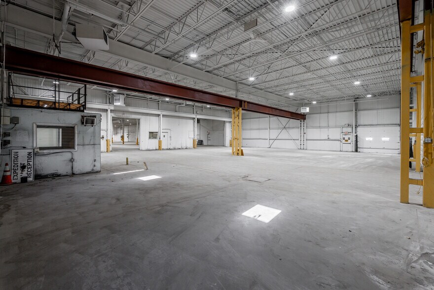 More Photos Of 115 Rue de Lauzon, Boucherville Manufacturing For Lease