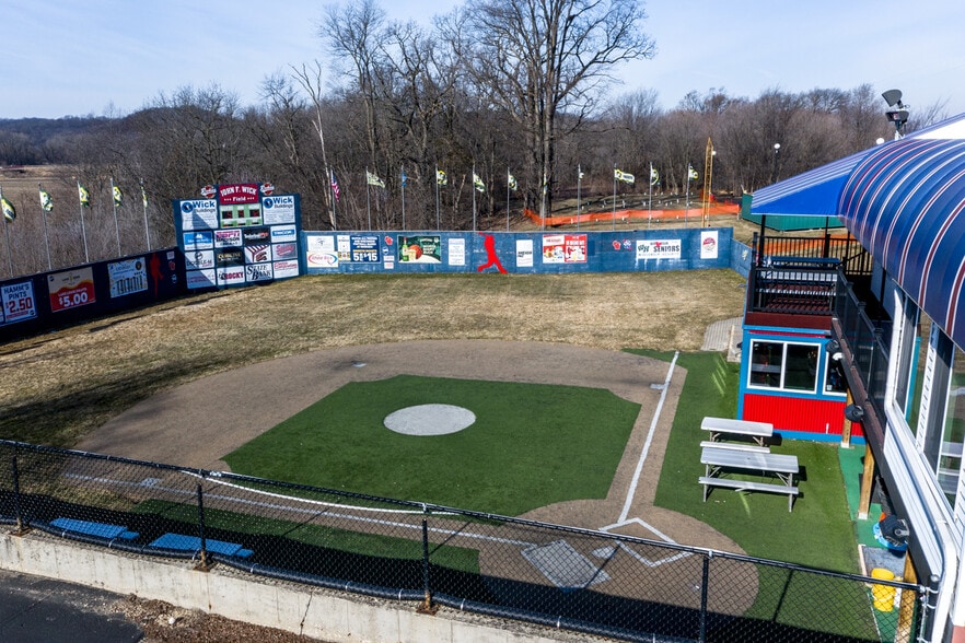 More Photos Of 10267 US Highway 14, Mazomanie Sports And Entertainment For Sale