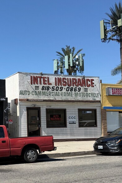 Primary Photo Of 10548 Victory Blvd, North Hollywood Storefront For Sale