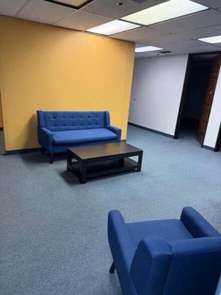 More Photos Of 200 New Stine Rd, Bakersfield Office For Lease