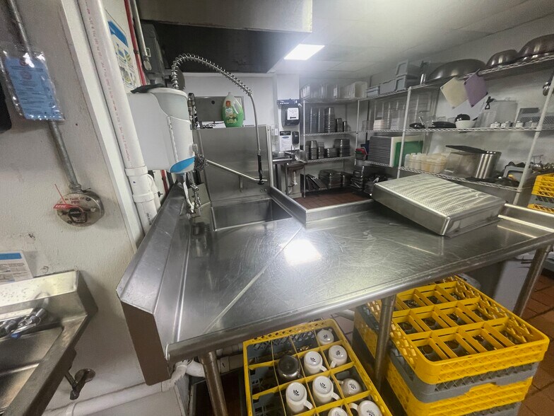 More Photos Of 4323 S Interstate 35, Austin Restaurant For Sale