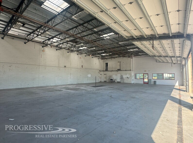 More Photos Of 8048 Cherry Ave, Fontana Freestanding For Sale