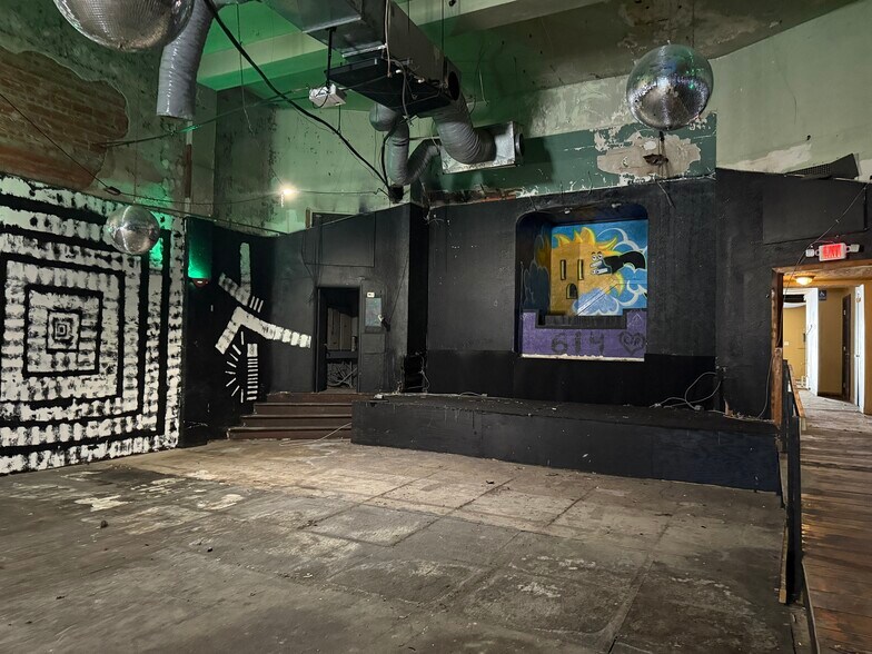 More Photos Of 1570 S High St, Columbus Storefront Retail Residential For Sale