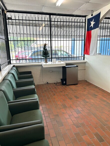 More Photos Of 12405 Hillcroft St, Houston Auto Dealership For Sale