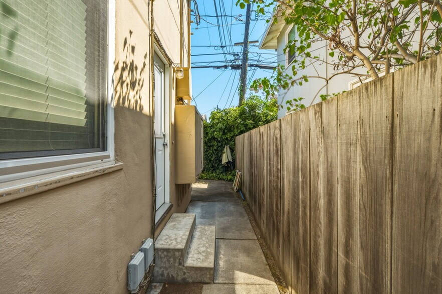 More Photos Of 1051-1055 Whipple Ave, Redwood City Apartments For Sale