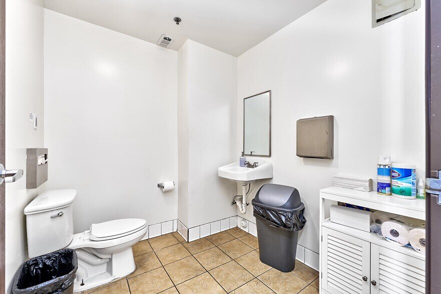 More Photos Of 3900-3912 S Broadway Pl, Los Angeles Manufacturing For Sale