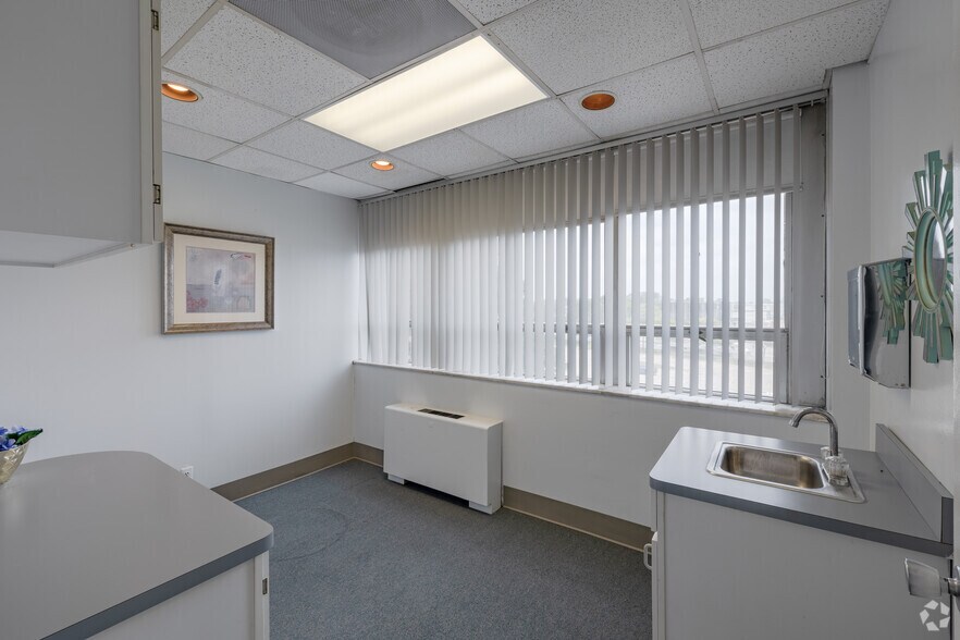 More Photos Of 15565 Northland Dr, Southfield Unknown For Sale