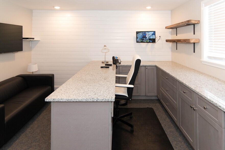 More Photos Of 413 Eastern Blvd, Essex Office Residential For Sale