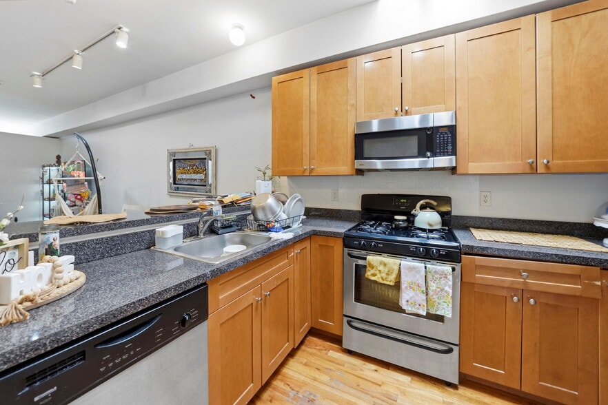More Photos Of 378 George St, New Brunswick Storefront Retail Residential For Sale