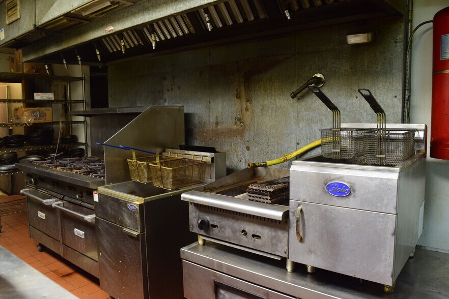 More Photos Of 309 W Congress St, Savannah Restaurant For Lease