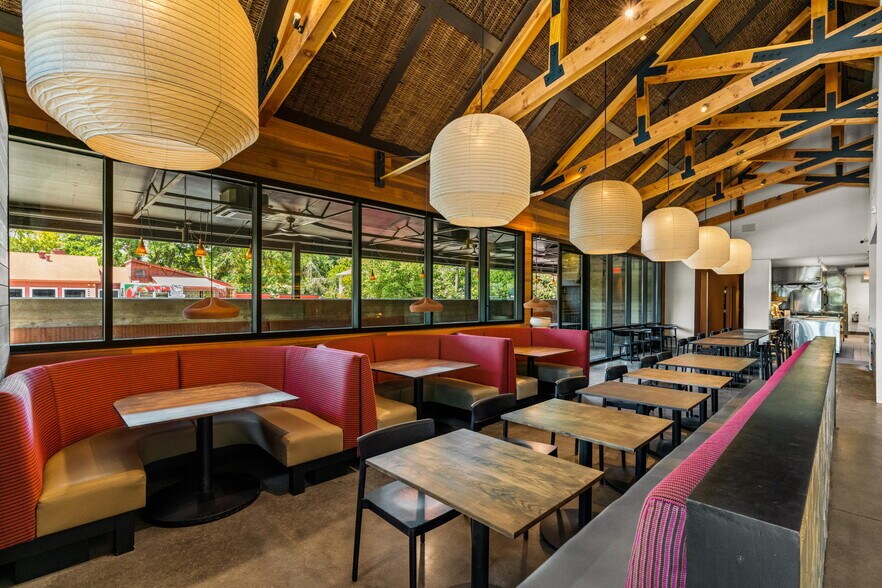More Photos Of 2708 E Cesar Chavez St, Austin Restaurant For Sale