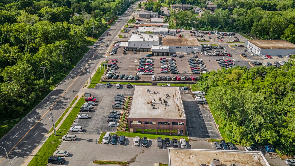 More Photos Of 5950 N Oak Tfwy, Kansas City Office For Sale