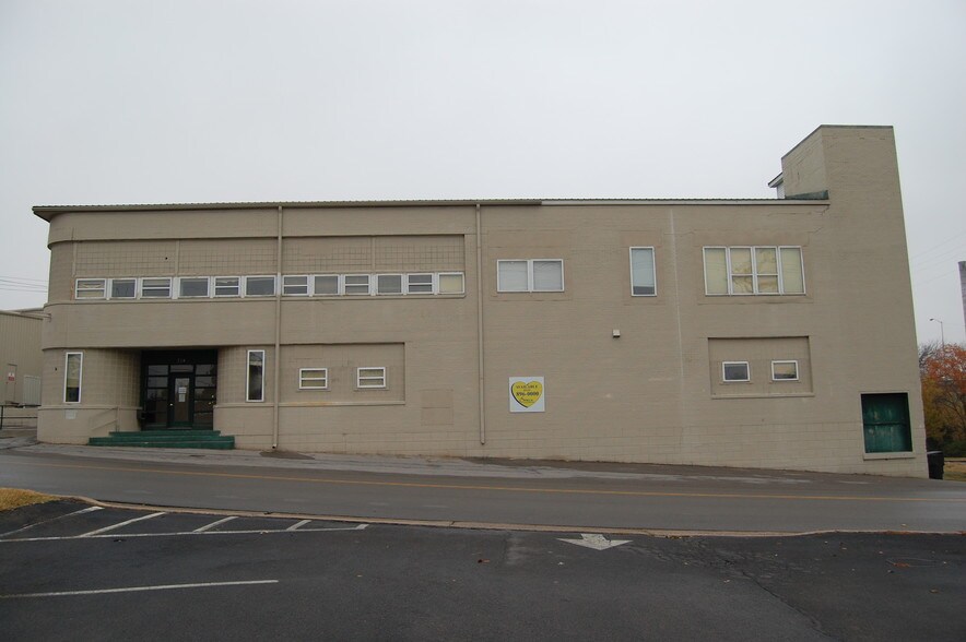 More Photos Of 714 W Main St, Murfreesboro Warehouse For Lease