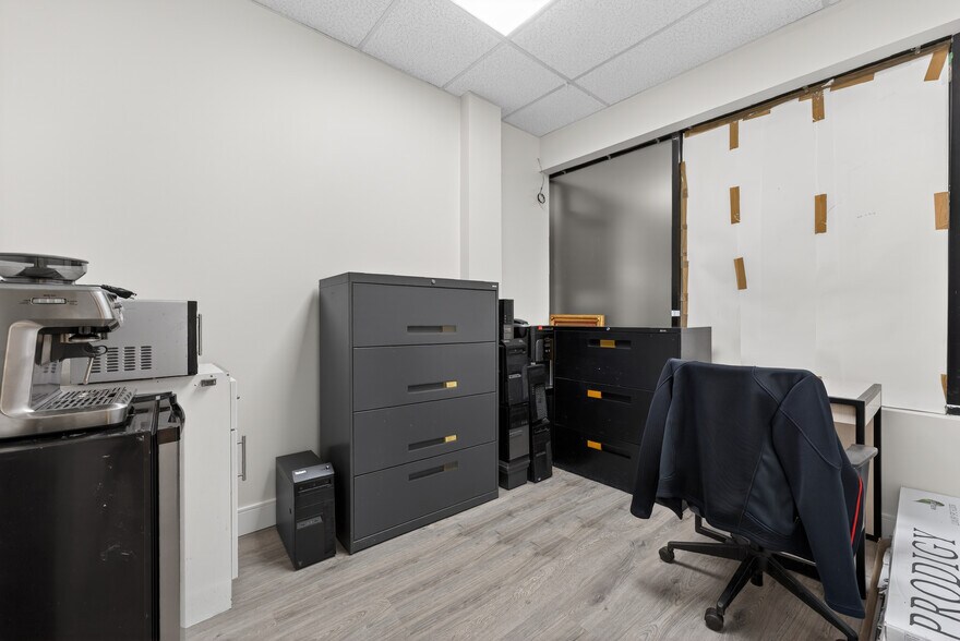 More Photos Of 570 Hood Rd W, Markham Service For Sale