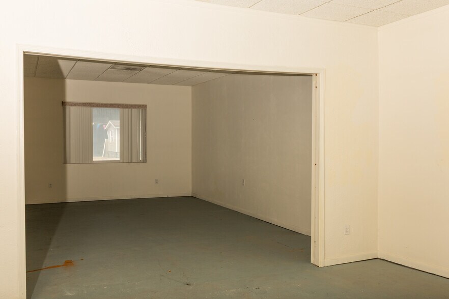 More Photos Of 1007 Smith St, Milton General Retail For Sale