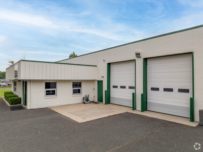 More Photos Of 61 Cunningham Ave, Hamilton Light Manufacturing For Sale