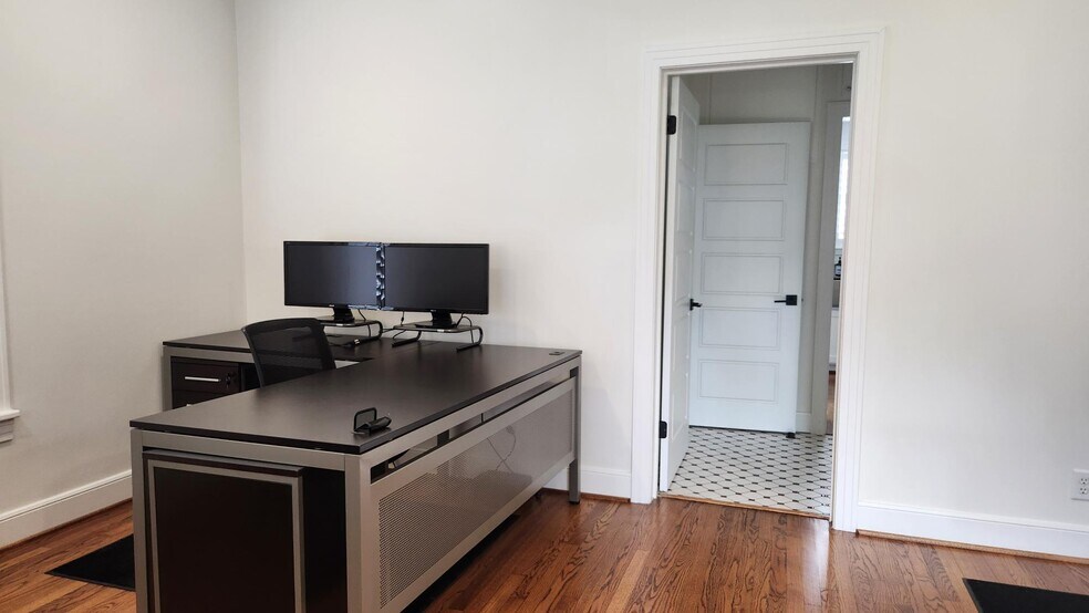 More Photos Of 5702 4th St, Katy Office For Lease