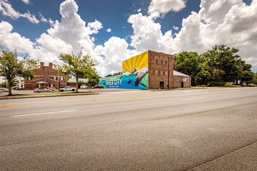 More Photos Of 4914 Main St, Moss Point Storefront For Sale