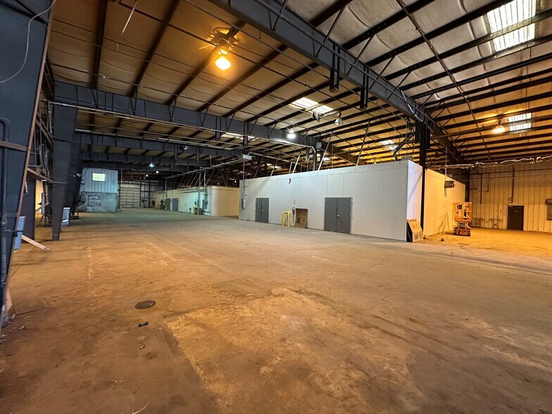 More Photos Of 2976 N Florence Ave, Tulsa Warehouse For Lease