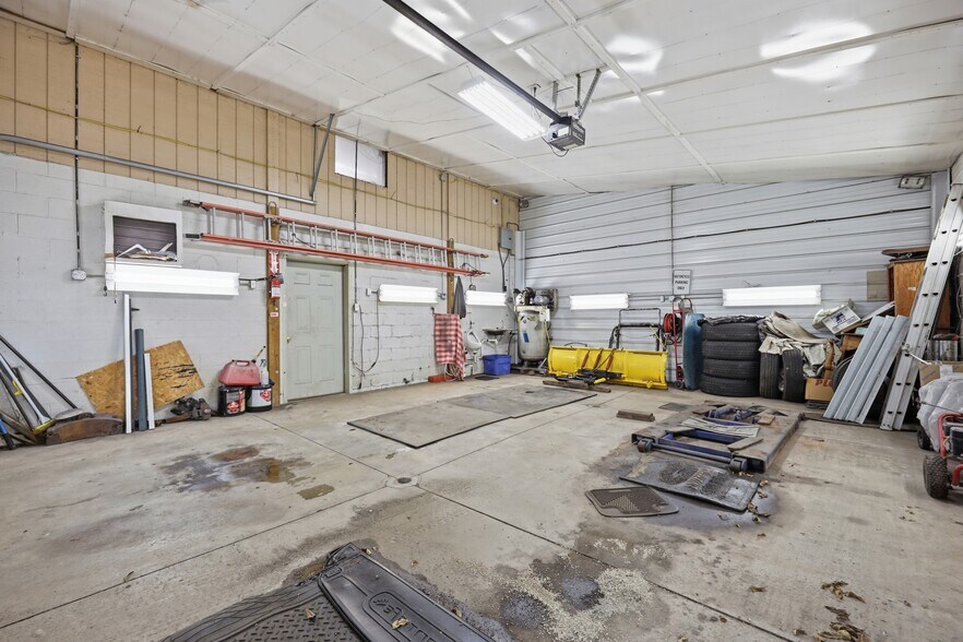 More Photos Of 2910 Louisiana Ave, Niagara Falls General Retail For Lease