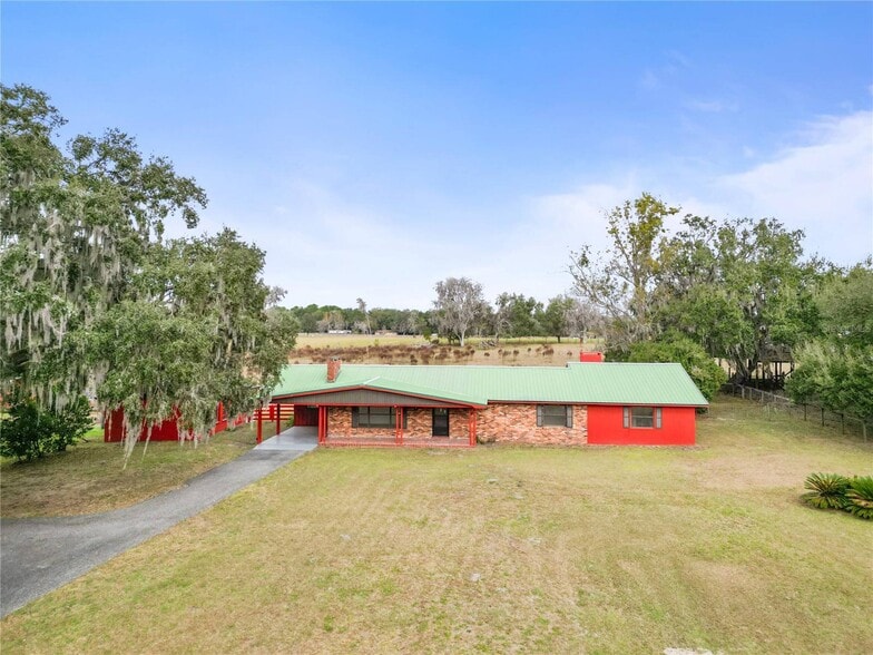 More Photos Of 274 W Kings Hwy, Center Hill Flex For Sale