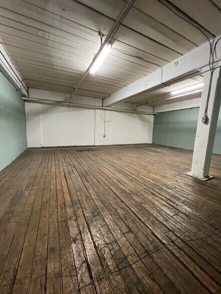 More Photos Of 50 Industrial Cir, Lincoln Manufacturing For Lease