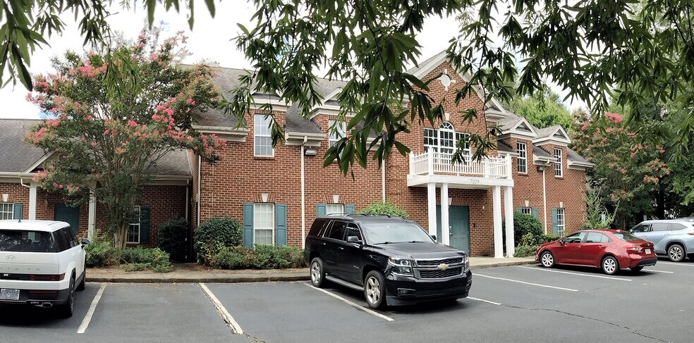 More Photos Of 7229 Albemarle Rd, Charlotte Office For Sale