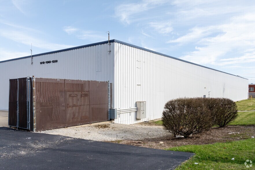 More Photos Of 1010-1050 Sesame St, Bensenville Warehouse For Lease