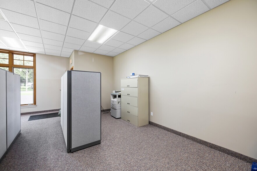 More Photos Of 3598 Green Pointe Ctr, Hamilton Office For Sale