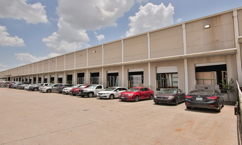 More Photos Of 5515 Brittmoore Rd, Houston Distribution For Sale
