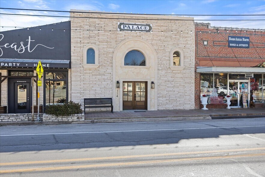 More Photos Of 114 NE Barnard St, Glen Rose Storefront For Lease