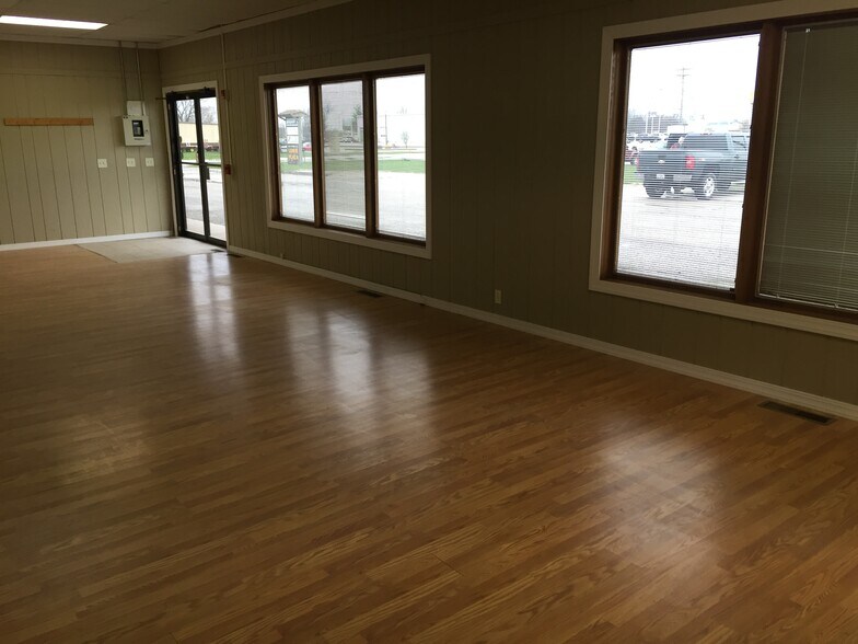 More Photos Of 410 E Stevenson Rd, Ottawa Medical For Sale