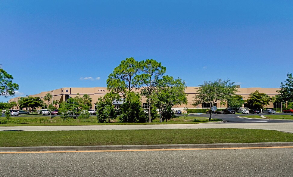 More Photos Of 13830 Jetport Commerce Pky, Fort Myers Warehouse For Lease